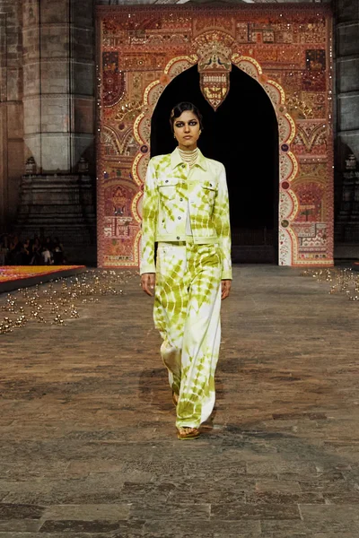 Look 34